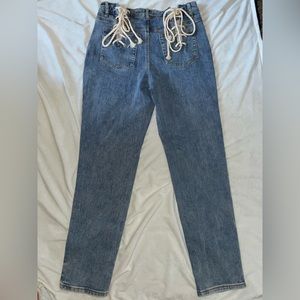 Lose fitting jeans, rope tie back.